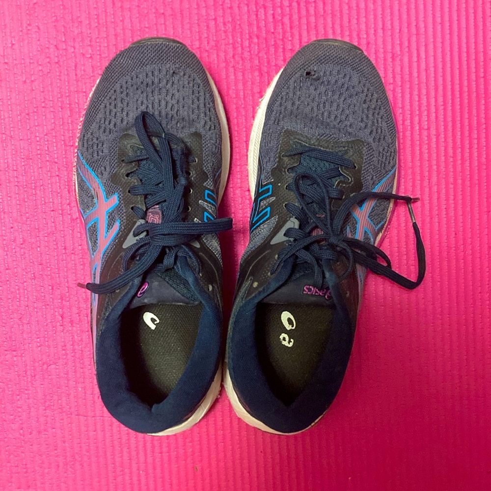 ASICS running sneakers 👟